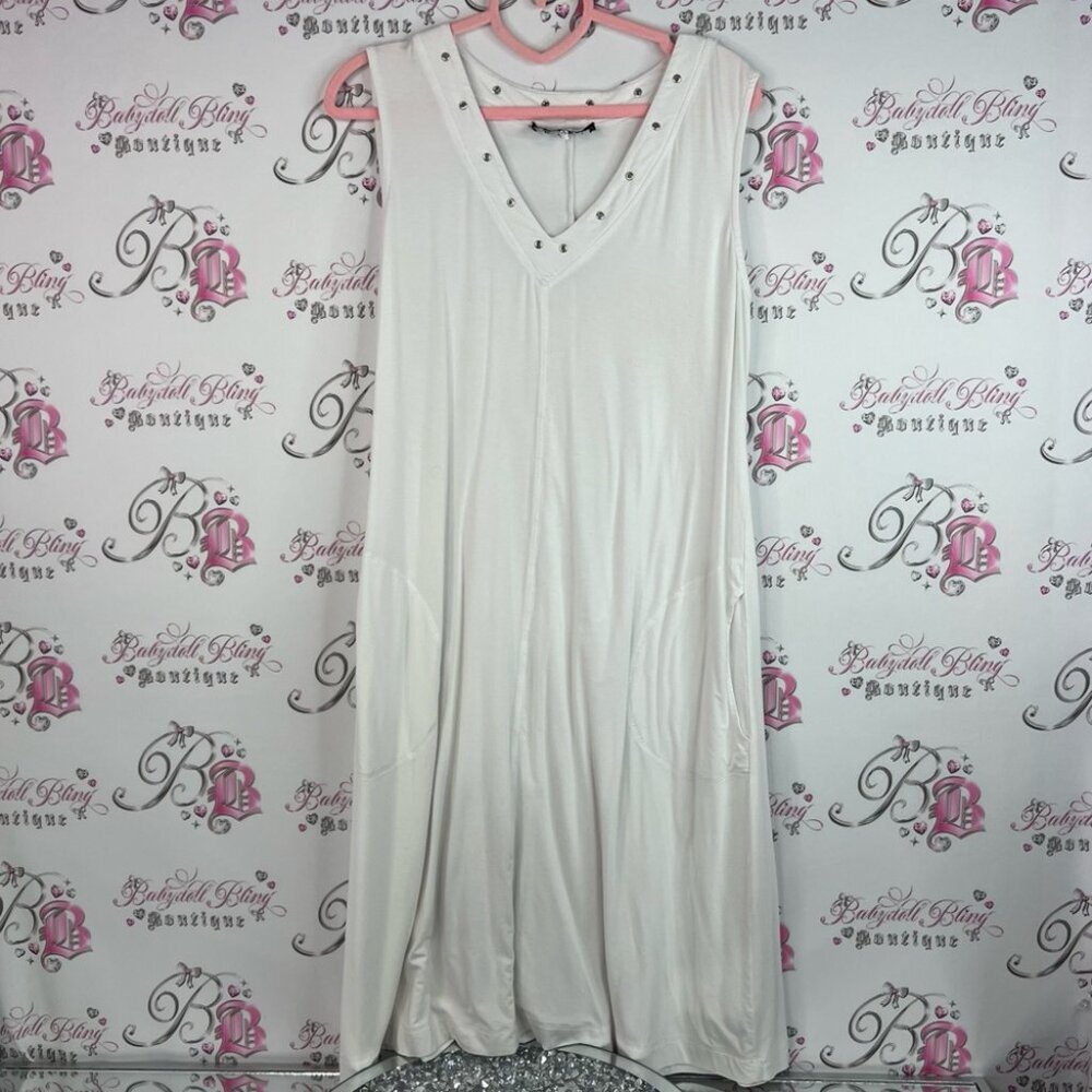 True essence dress studded neckline Chic White V-Neck Sleeveless dress